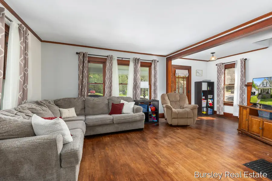 447 E Lincoln Avenue, Ionia, MI 48846 - #3