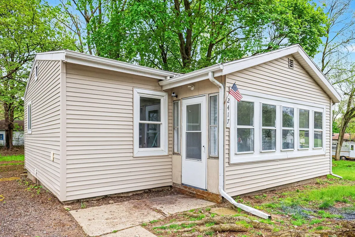 2417 Crest Avenue, Jackson, MI 49203 - #1