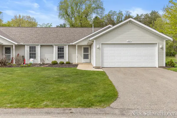 11877 Willow Wood N, Holland, MI 49424