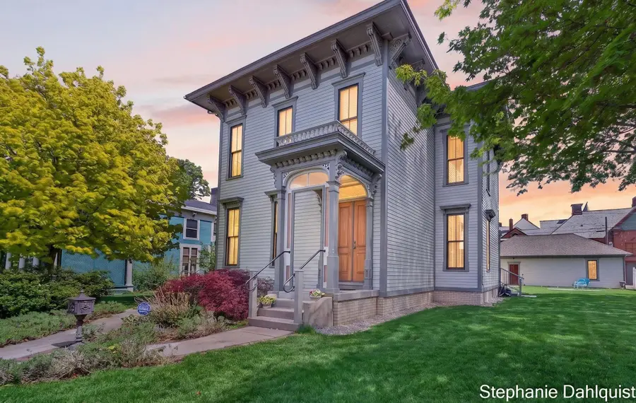 511 W Clay Avenue, Muskegon, MI 49440 - #2