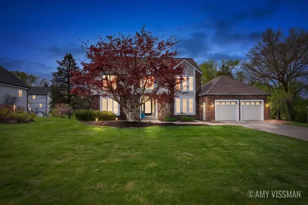 3415 N Applecrest Court Se, Ada, MI 49301