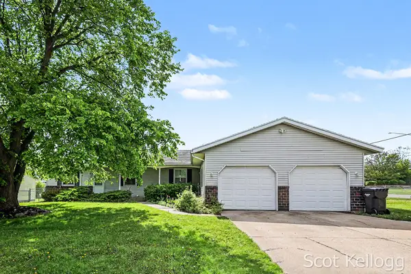 3209-3211 Coach Lane Se, Kentwood, MI 49512