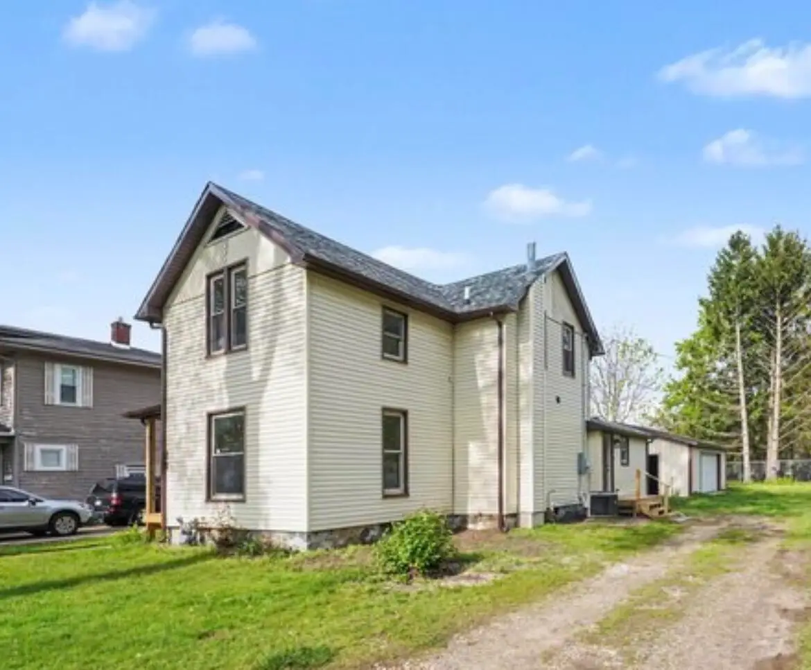 112 N Andrews Street, Three Rivers, MI 49093 - #1