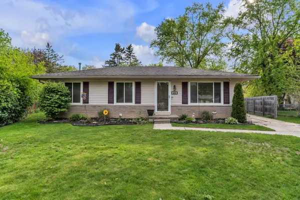 386 Charterhouse Court, Canton, MI 48188