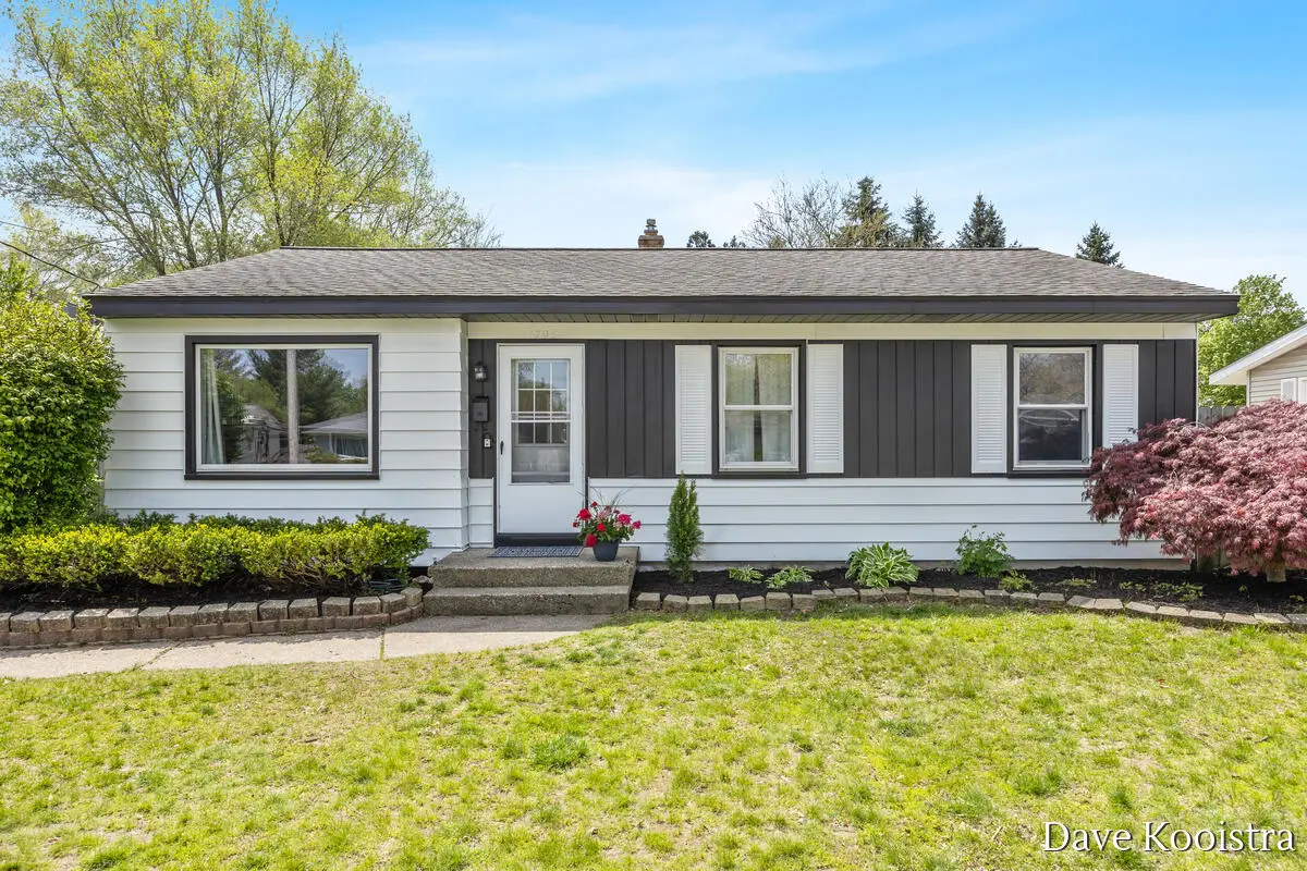 1704 Kentfield Street Sw, Wyoming, MI 49519 - #1