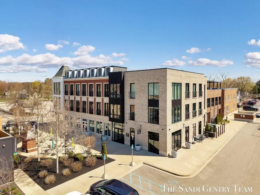 110 W Savidge Street #201, Spring Lake, MI 49456 - #3