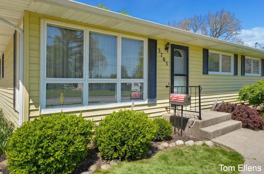 3705 Hazelwood Avenue Sw, Wyoming, MI 49519 - #3