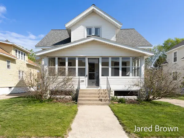 1039 Pennoyer Avenue, Grand Haven, MI 49417