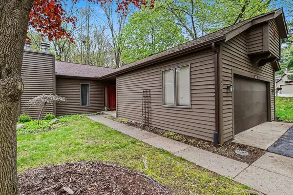 2429 Highpointe Drive, Kalamazoo, MI 49008