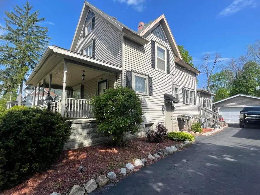 306 W Telegraph Street, Dowagiac, MI 49047 - #3