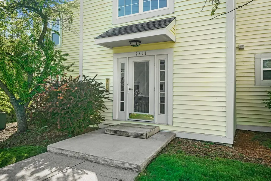 2201 S Huron Parkway #4, Ann Arbor, MI 48104 - #3