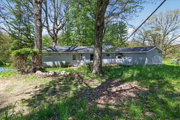 56447 Twin Lakes Road, Cassopolis, MI 49031