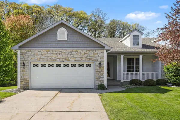 2221 Hunters Run, Kalamazoo, MI 49048
