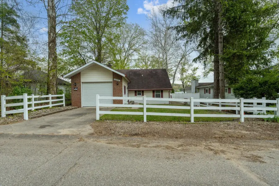 65351 E Peninsula Drive, Cassopolis, MI 49031 - #2