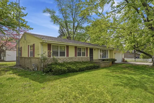 1551 Pontiac Road, Benton Harbor, MI 49022