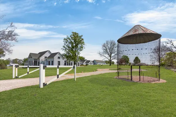 3202 Warren Woods Road, Galien, MI 49113