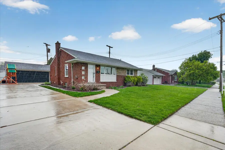 6627 Elizabeth Street, Garden City, MI 48135 - #2