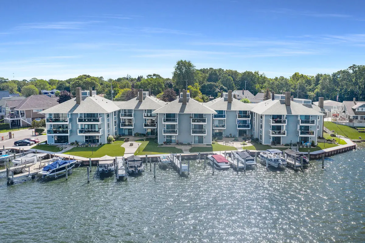 400 Lakeview Court #28-E, Spring Lake, MI 49456 - #1