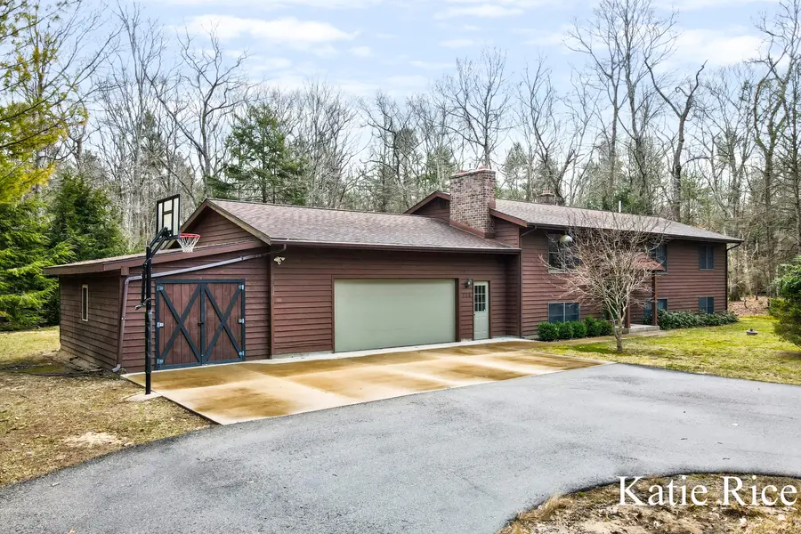 938 N Scenic Drive, Muskegon, MI 49445 - #2