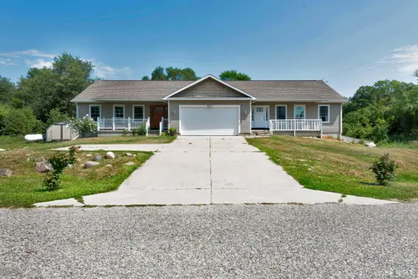 879 Flat River Court Se, Lowell, MI 49331