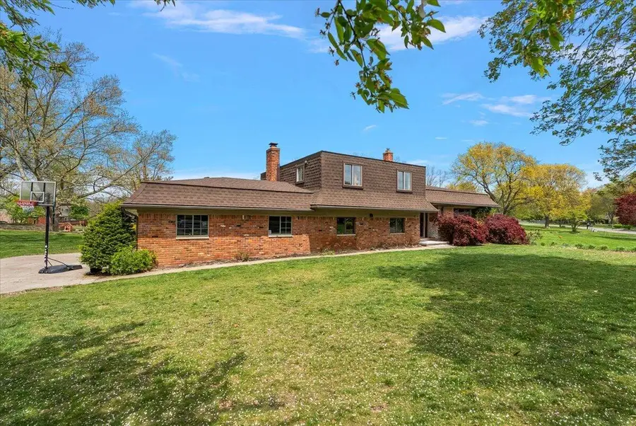 6079 Venice Drive, Commerce Township, MI 48382 - #2