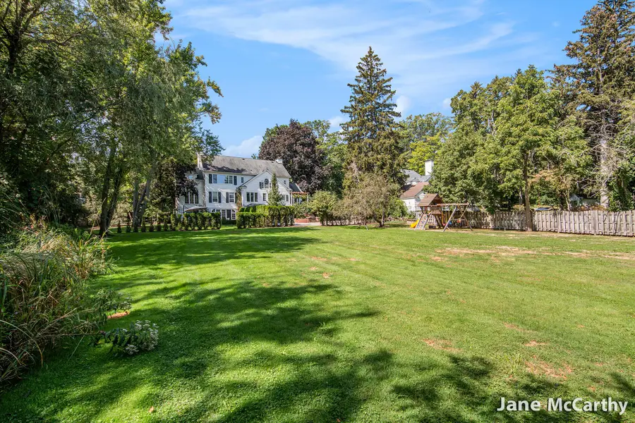 270 Lakeside Dr Se, East Grand Rapids, MI 49506 - #2