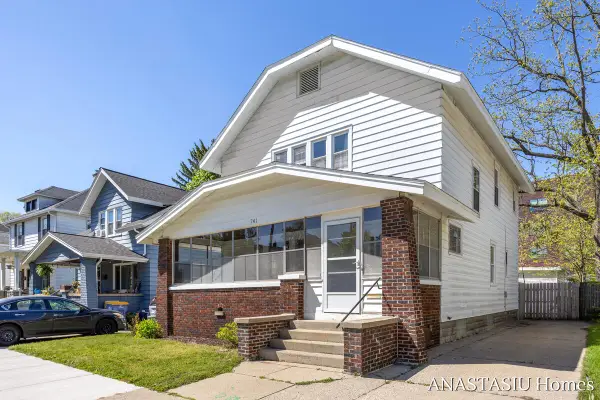 741 Crescent Street Ne, Grand Rapids, MI 49503