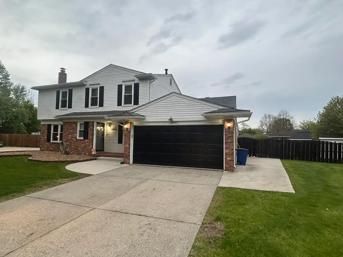 38647 Meeting House Lane, Livonia, MI 48154 - #1