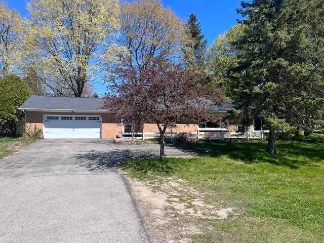 1056 E Parkdale Avenue, Manistee, MI 49660 - #1