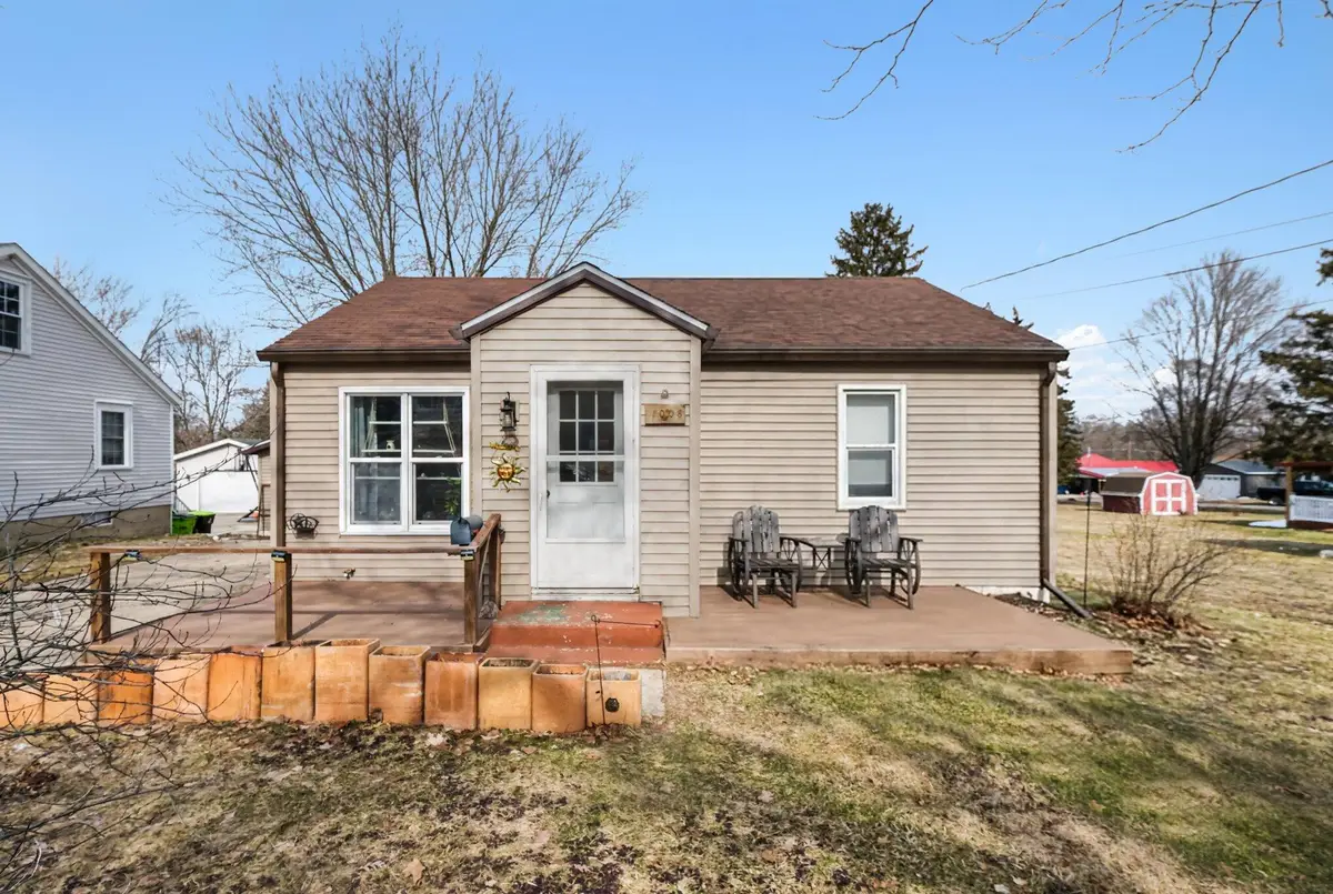 1008 W Grove Street, Greenville, MI 48838 - #1