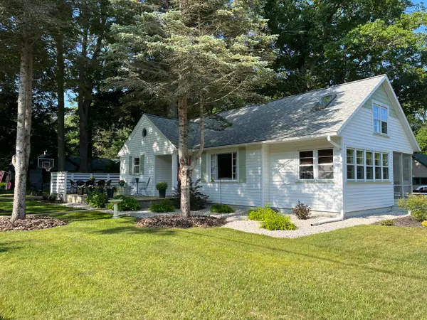 225 S Clymer Street, Pentwater, MI 49449