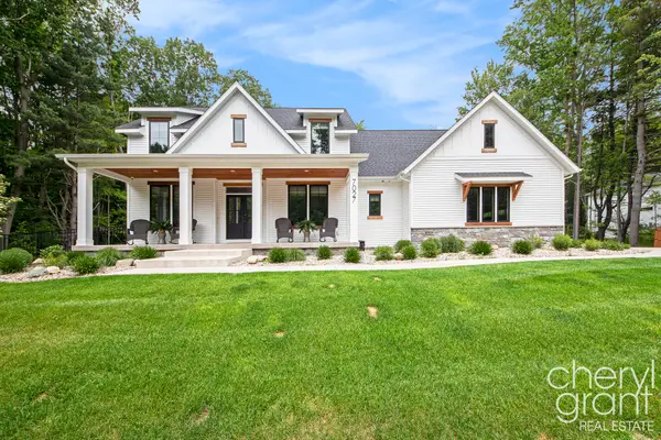 7027 Pebble Lane, Fennville, MI 49408