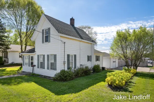 322 E Gardner Street, Sparta, MI 49345