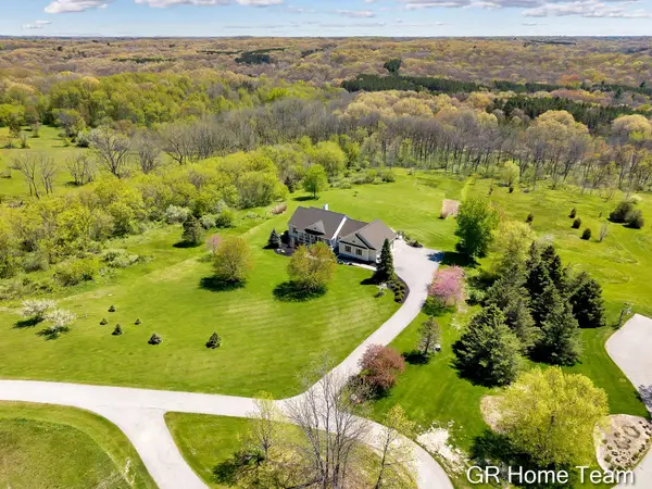 3400 4 Mile Court Ne, Ada, MI 49301