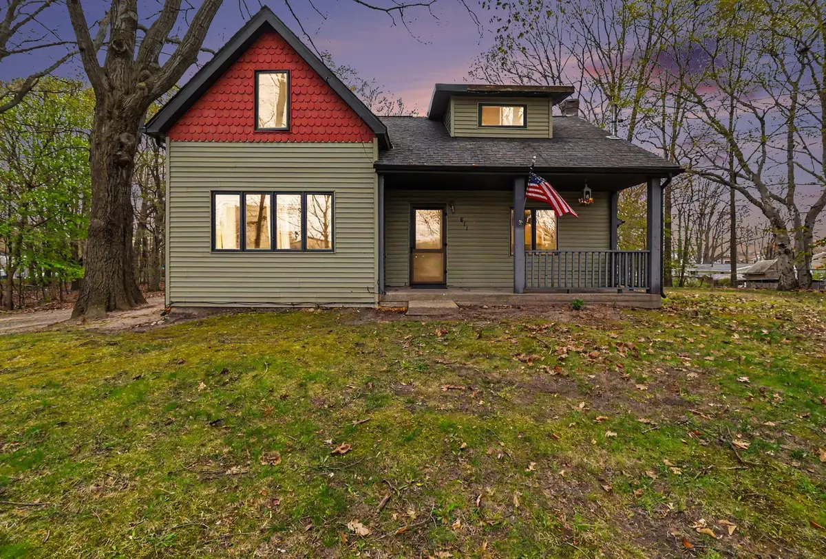 811 N Washington Avenue, Ludington, MI 49431 - #1