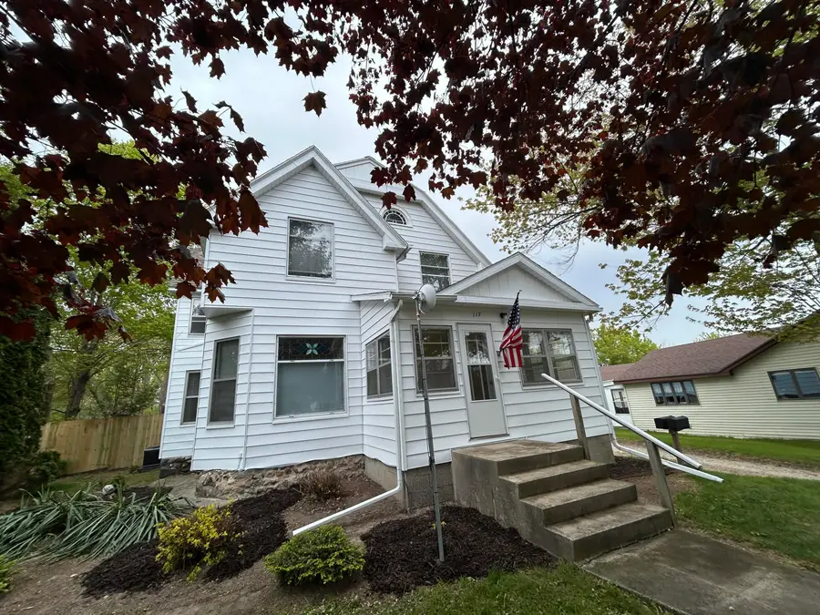 117 N Weaver Avenue, Fremont, MI 49412 - #2