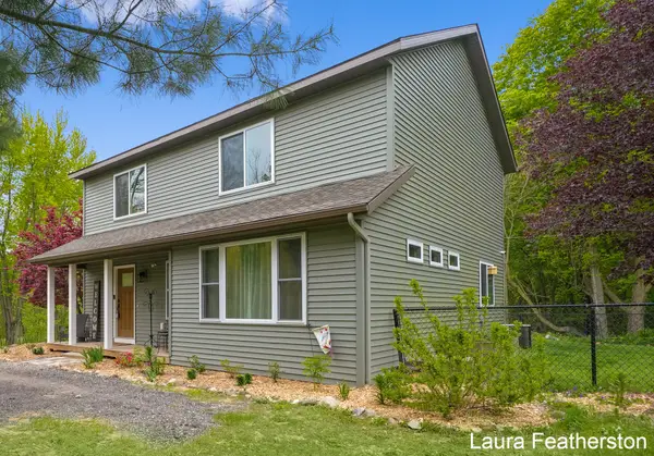 10451 Pine Island Drive Ne, Sparta, MI 49345