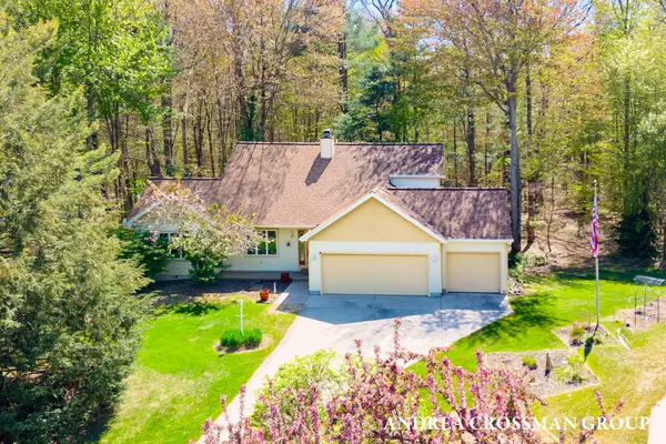 17239 Quail Creek Drive, Spring Lake, MI 49456