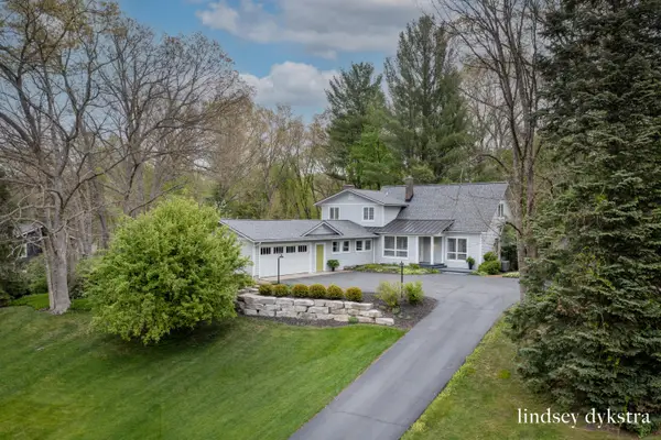 2814 Burrwick Drive Se, Grand Rapids, MI 49546
