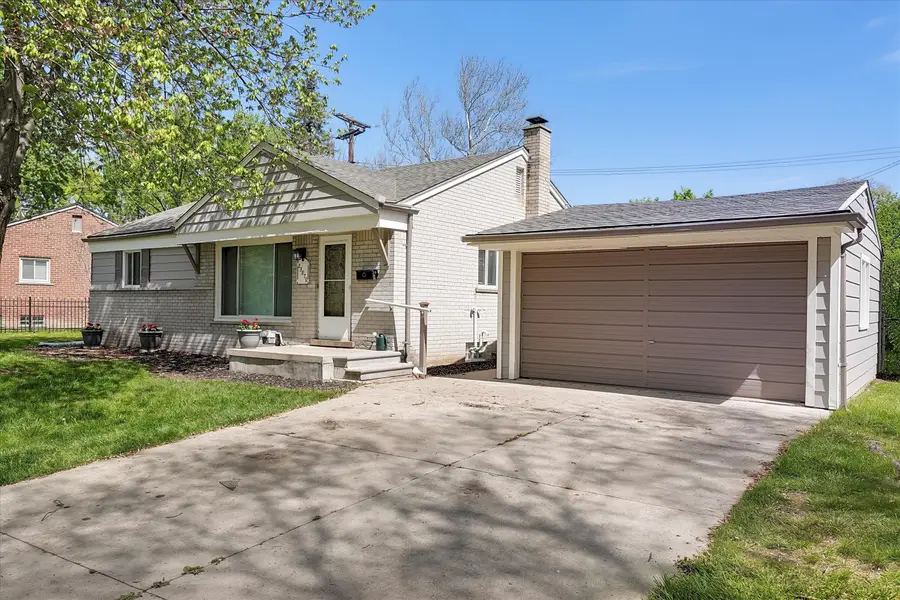23870 Beacon Drive, Farmington, MI 48336 - #3