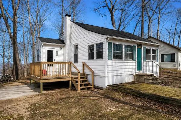 211 North Drive, Brooklyn, MI 49230