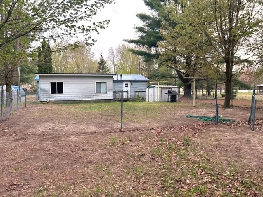 316 Floyd Street, Farwell, MI 48622 - #3