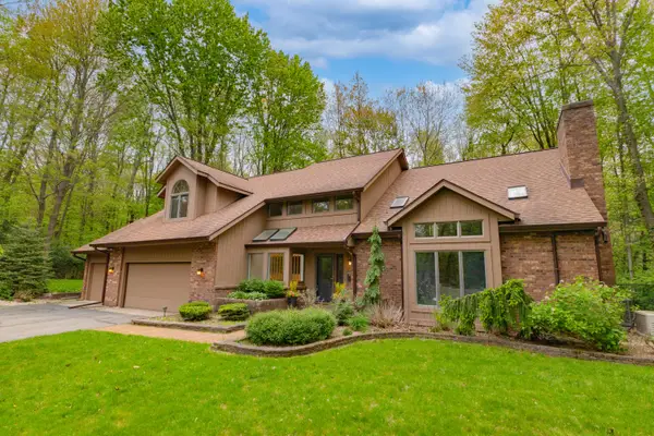 7170 Hawthorn Valley Avenue, Kalamazoo, MI 49009