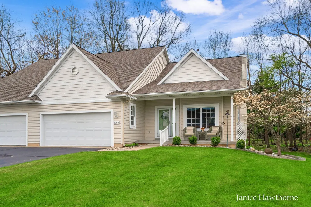 642 W Woodlawn Avenue, Hastings, MI 49058 - #1
