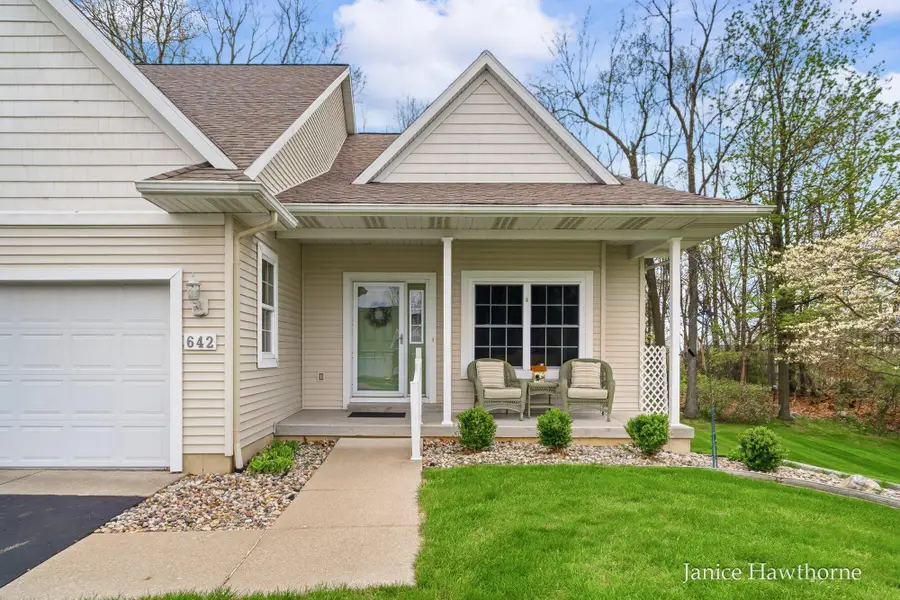 642 W Woodlawn Avenue, Hastings, MI 49058 - #3