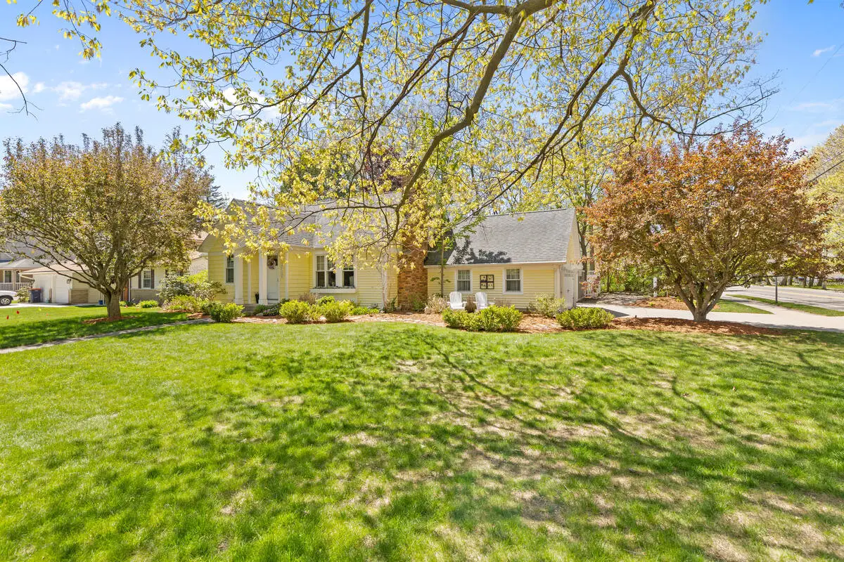 996 Colonial Court, Holland, MI 49423 - #1