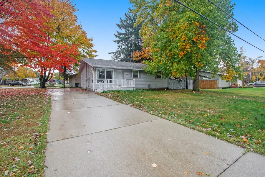 3312 Lincoln Street, Norton Shores, MI 49441 - #3