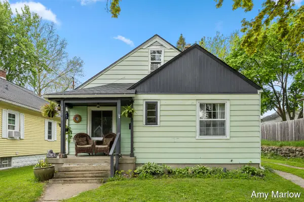 884 Hollywood Street Ne, Grand Rapids, MI 49505