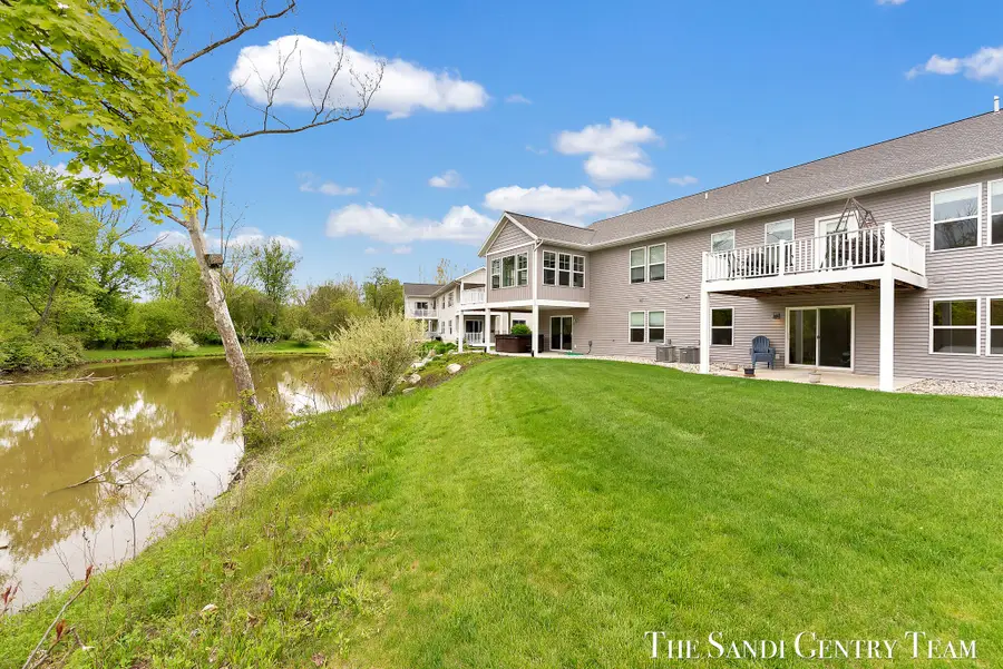 562 Riverbank Circle #15, Zeeland, MI 49464 - #2