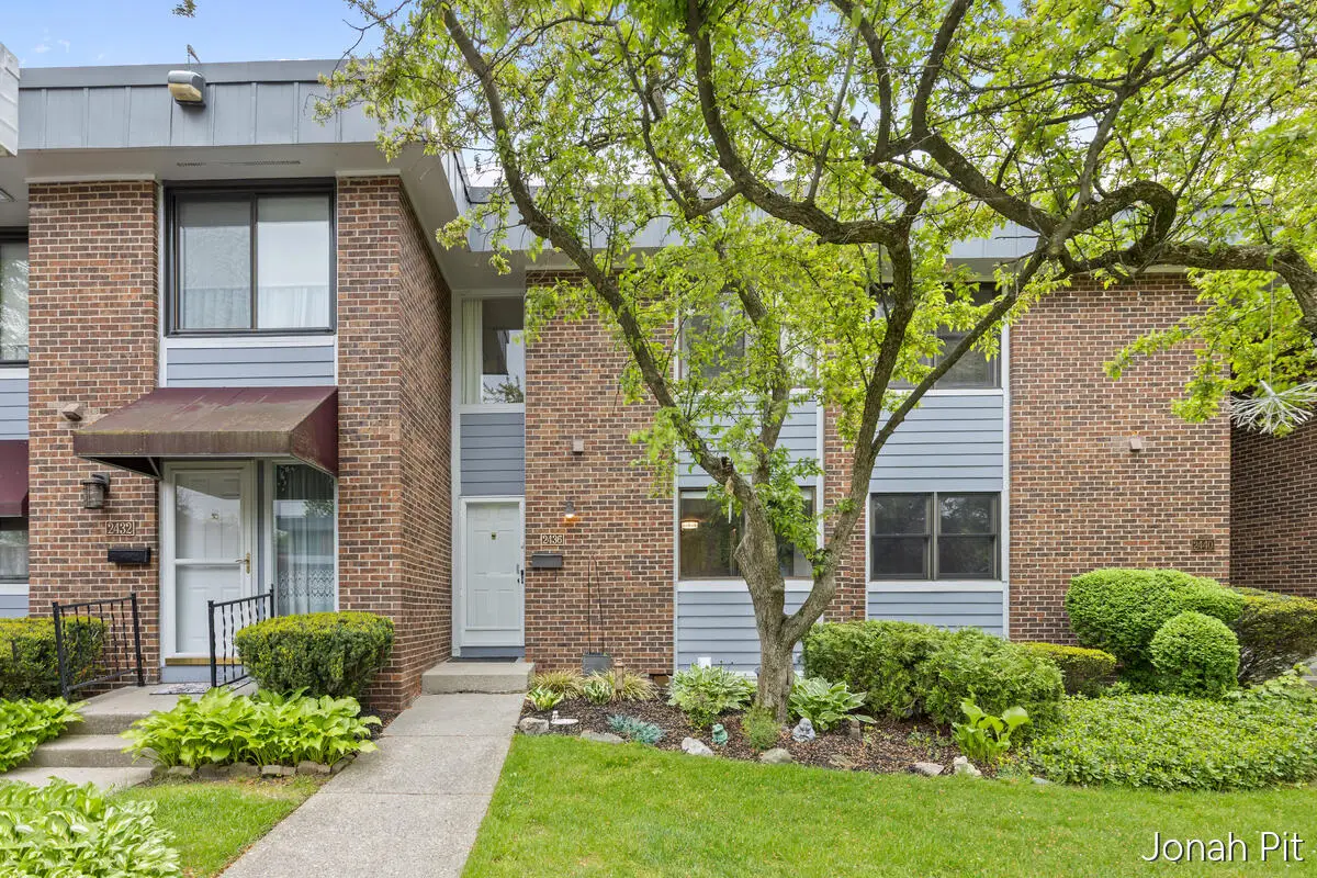 2436 E Collier Avenue Se, Grand Rapids, MI 49546 - #1